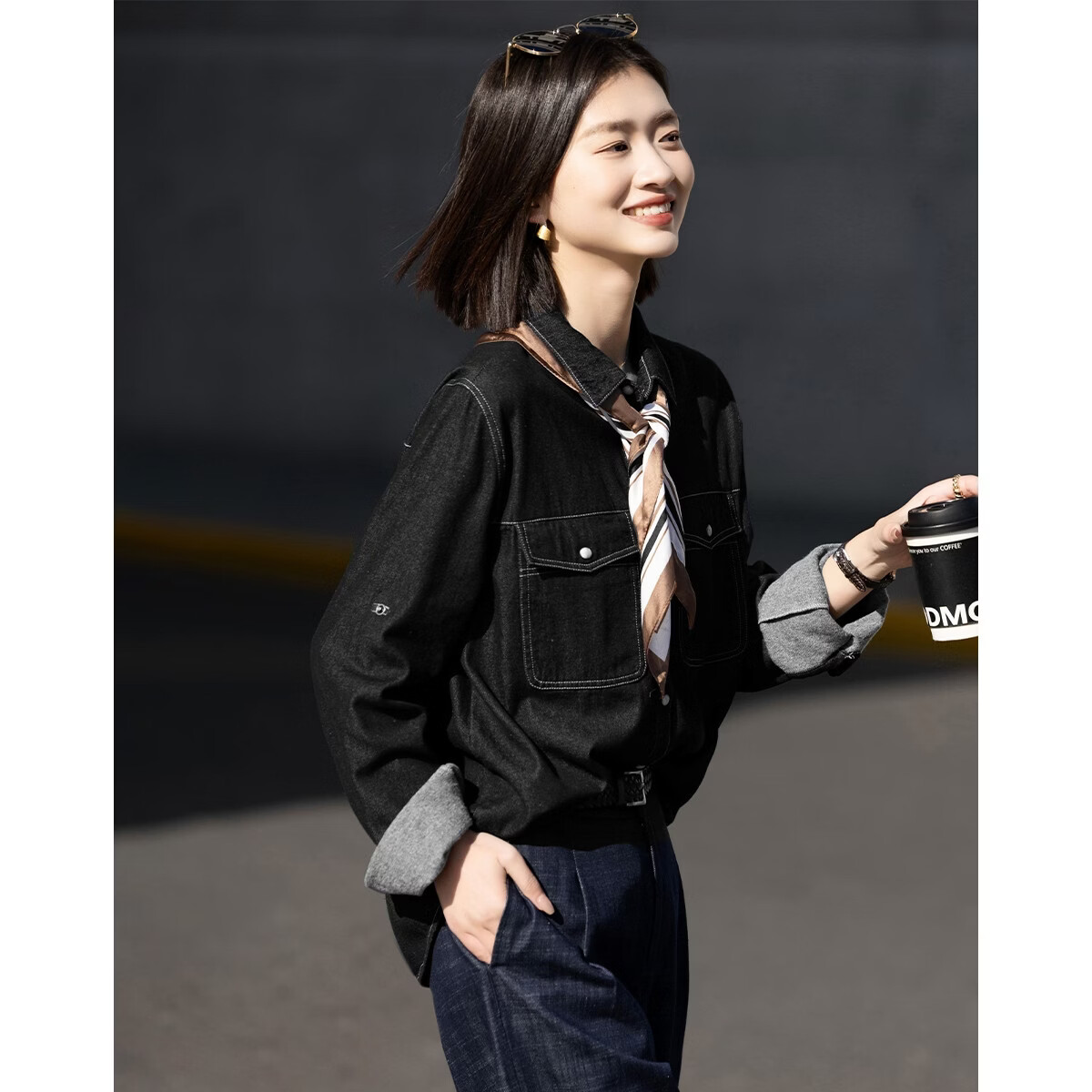 Demana [Cloud Oxygen Cotton] Spring Urban Style Contrast Piping Fleece-Lined Petite Women's Denim Shirt with Turn-Down Collar