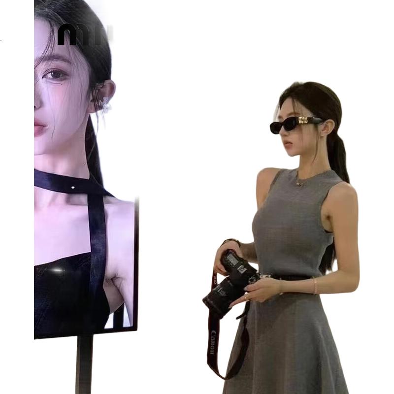 Черные солнцезащитные очки MiuMiu