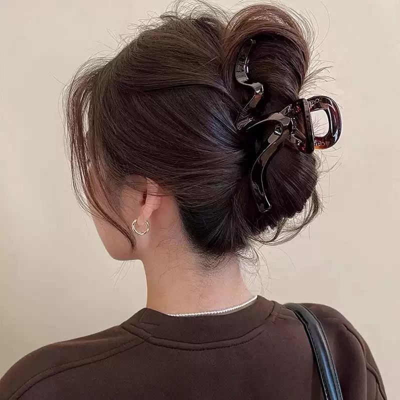 Idaier Wave Hair Clip for Women 2026 New Luxury Large Shark Clip for Back of Head Birthday Gift for Girlfriend