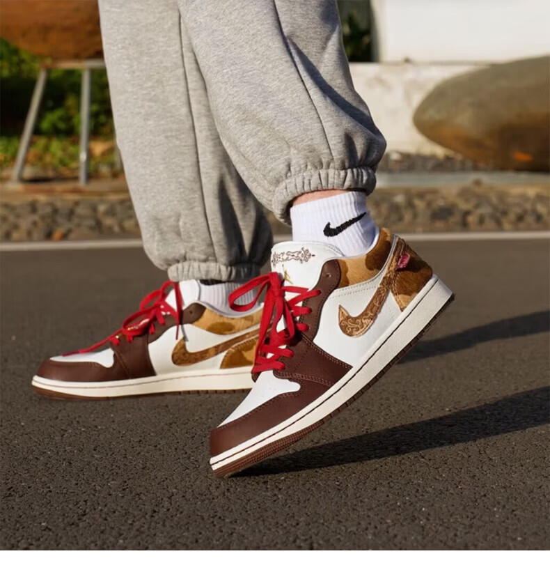 Nike Men's Casual Shoes CNY Year of the Horse Limited New Year Edition AJ1 Sneakers IQ5321-121 Brown 42.5 2