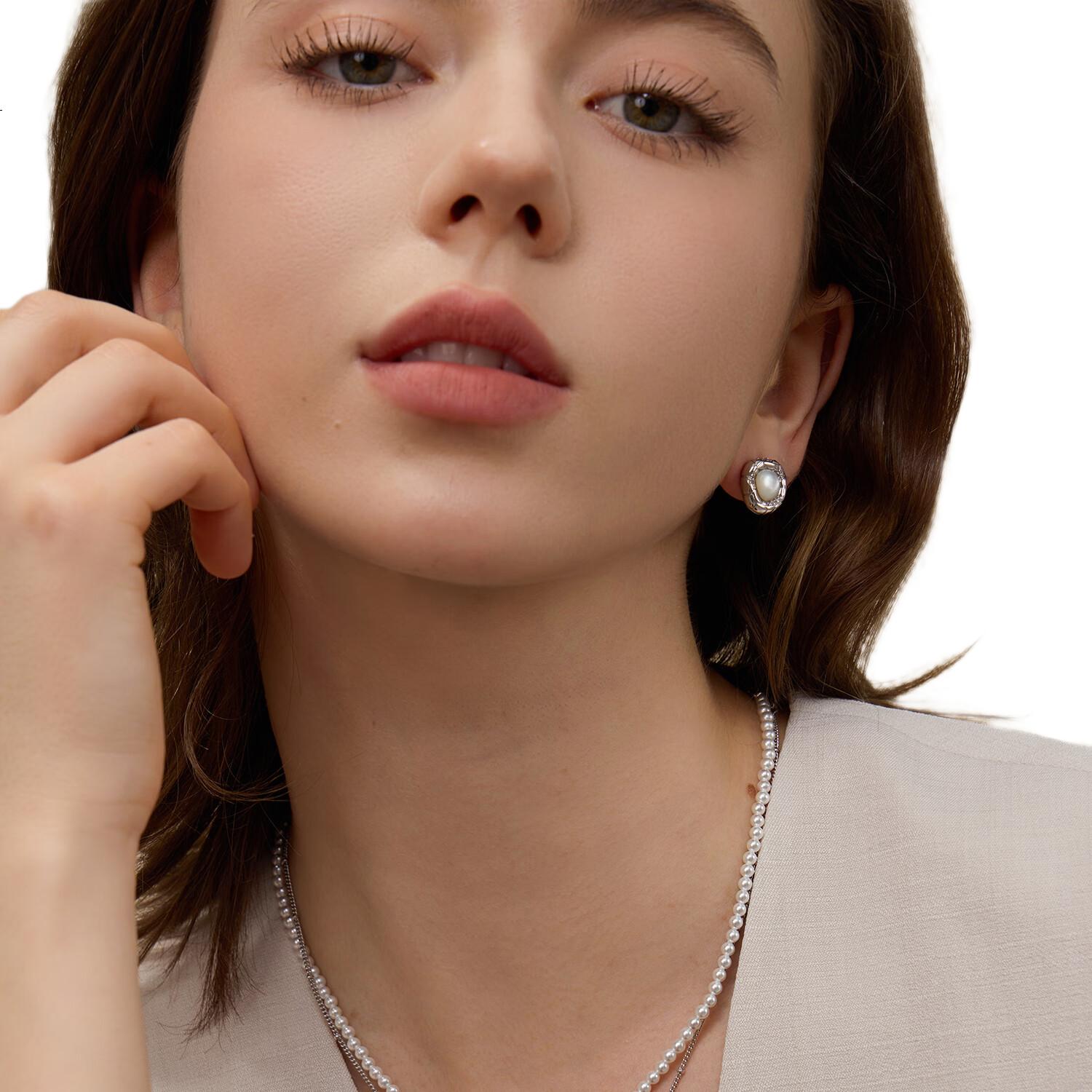 White Image 3