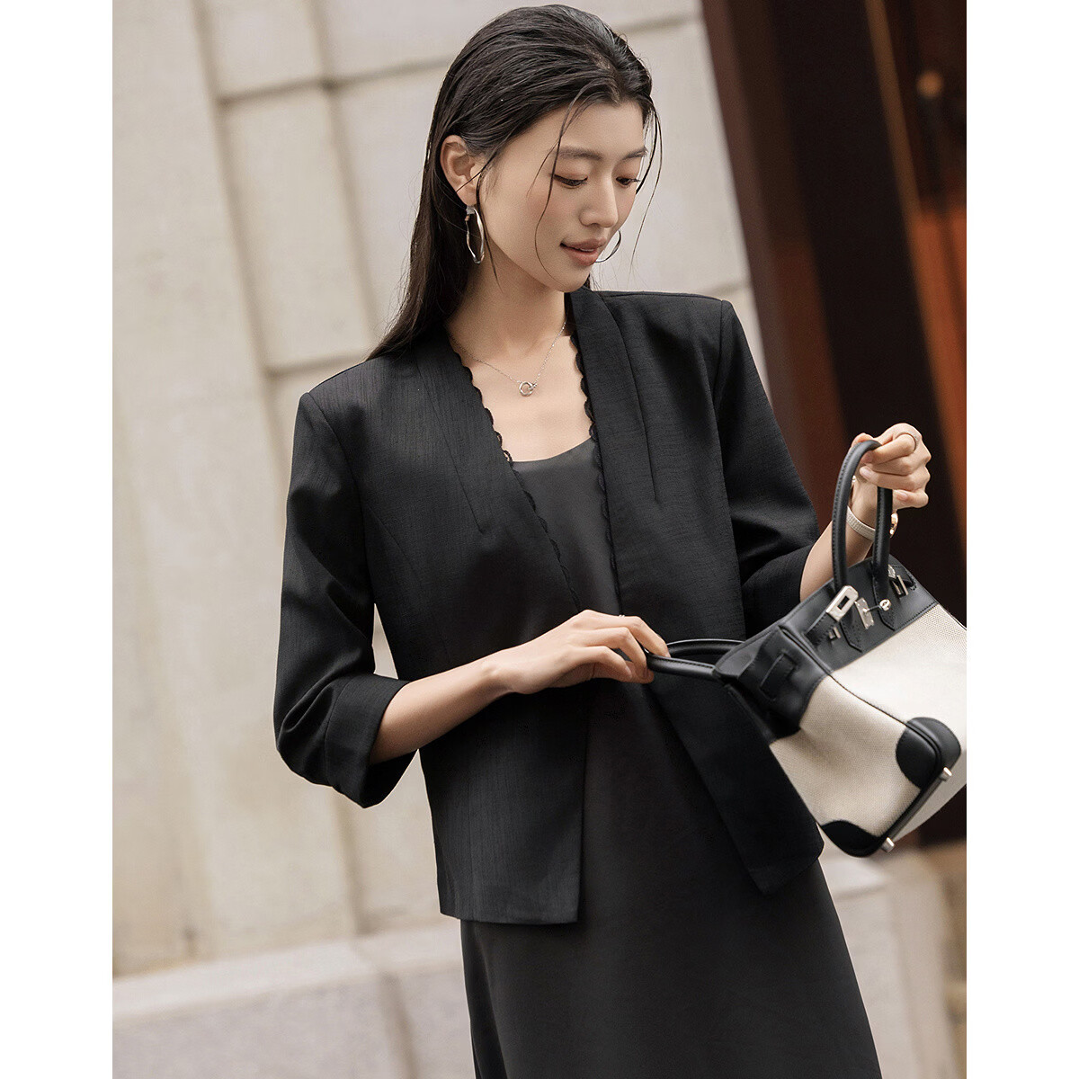 Demana [Light Business] Spring V-Neck Lace Single Button Three-Quarter Sleeve Double Piped Pocket Waist-Cinched Women's Blazer
