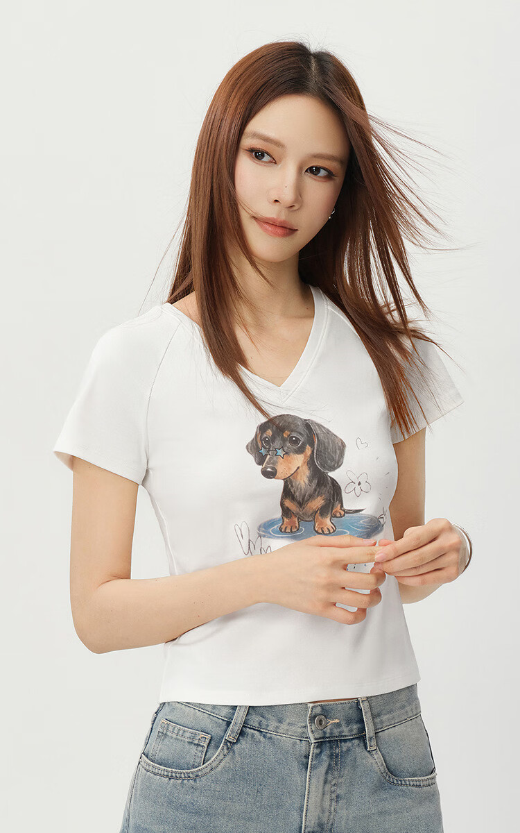 Semir Women's Summer Short Sleeve Cropped Raglan Sleeve Slim Fit V-Neck Puppy Print Pullover T-Shirt 2026 109326100018 2