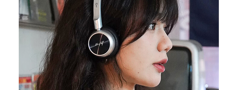 IKF R1 Retro Over-Ear Wireless Bluetooth Headphones Fashion Digital High-Quality Metal Millennium Y2K Influencer Celebrity Melad Small Head Space Black 111
