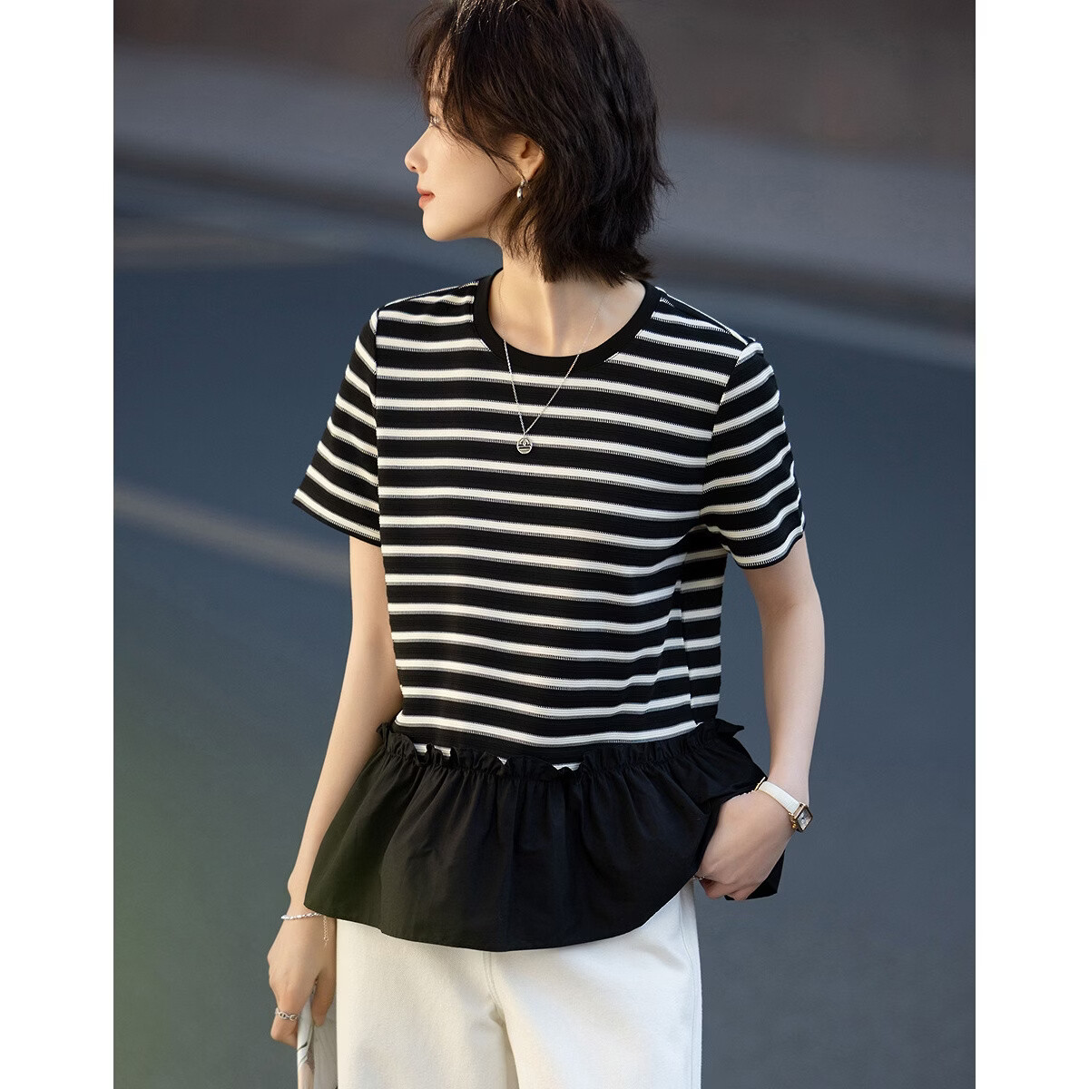 Demana Black and White World Summer Retro Striped Colorblock Slim Fit Crew Neck Short Sleeve T-Shirt for Petite Women Premium Quality