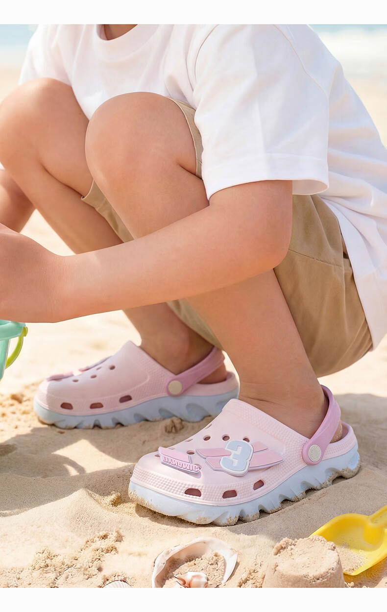 Cheerful Mario Kids Hole Shoes Girls Summer 2026 New EVA Beach Slippers Big Kids Parent-Child Outdoor Sandals 4