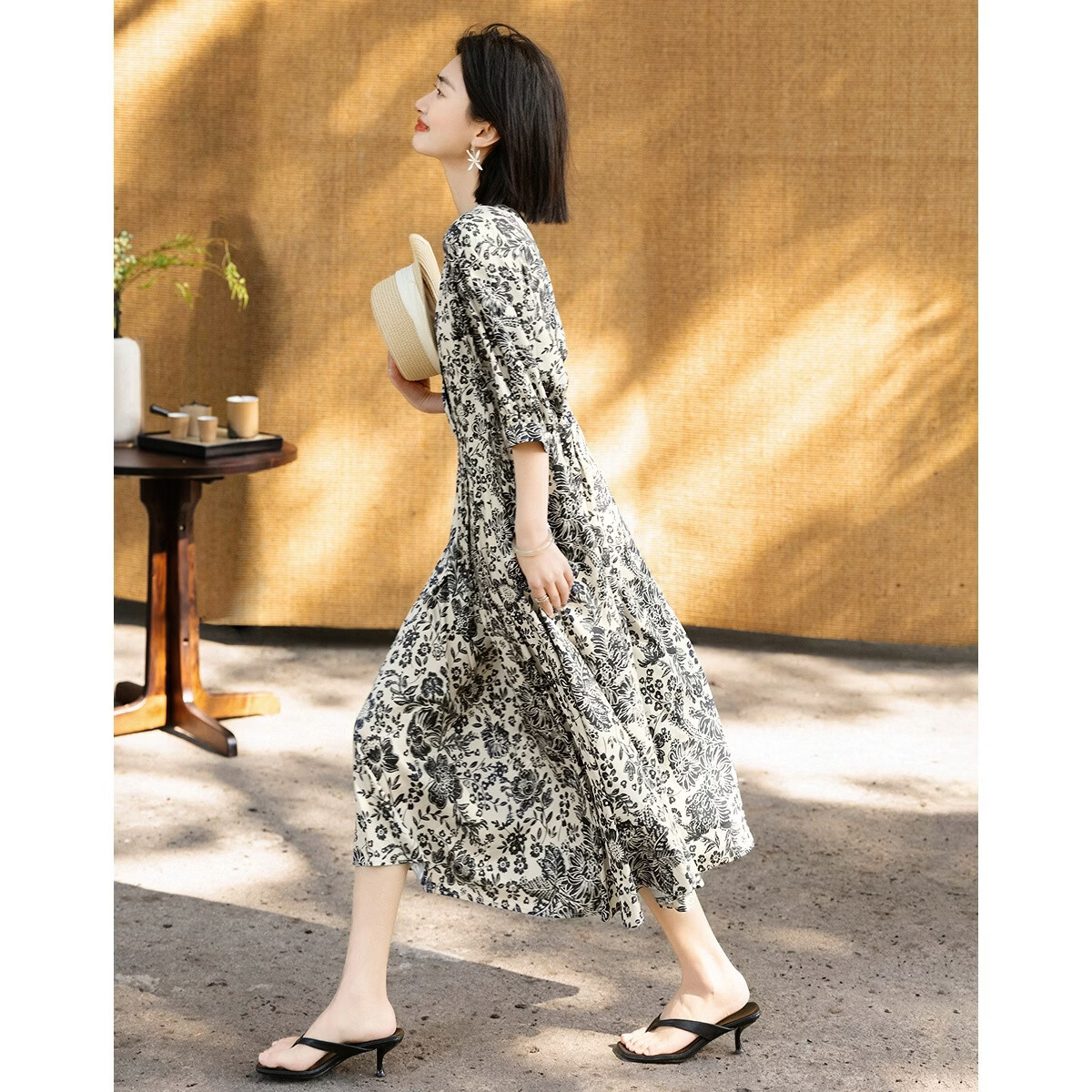 Demana Vintage Aesthetic Summer Urban Commuter Round Neck Printed Mid-Sleeve Satin Slim Fit Dress for Women High-End Feel