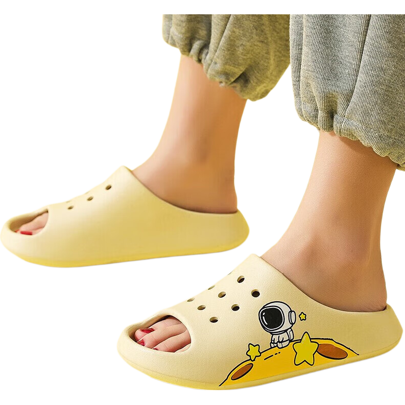 Huameijianbu Astronaut Unisex Slippers, Lightweight, Comfortable Bathroom Indoor And Outdoor Wear, Soft Sole Sandals HM90781 Beige Size 39-40