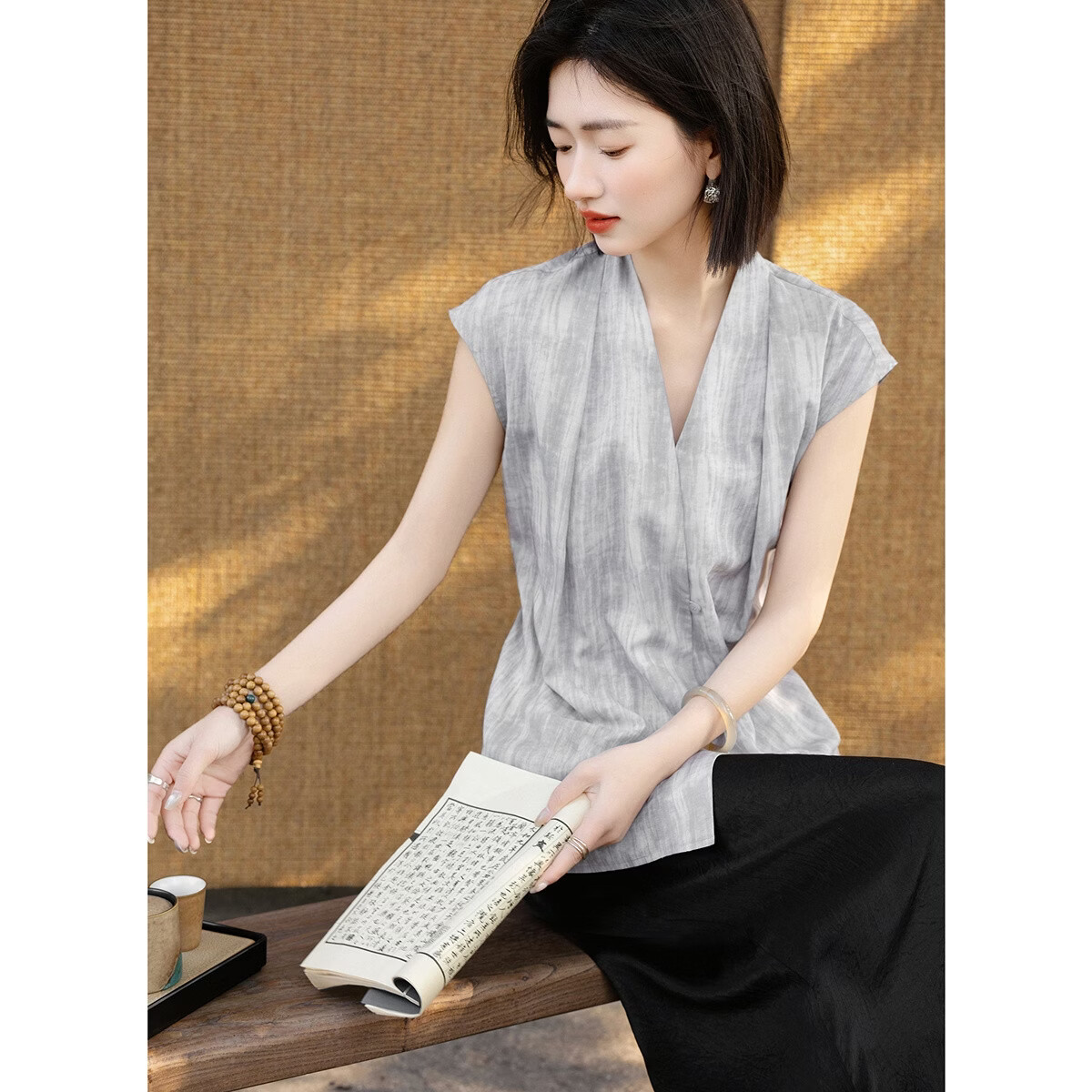 Demana Artistic Atmosphere Summer Design Cross V-Neck Pleated Sleeve Slim Fit Shirt for Women High-End Feel