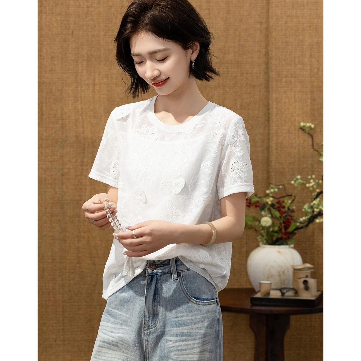 Demana [Seven Parts Sweet] Summer Lady Style Round Neck 3D Embroidered Butterfly Slimming Concealing Petite T-Shirt Women Premium