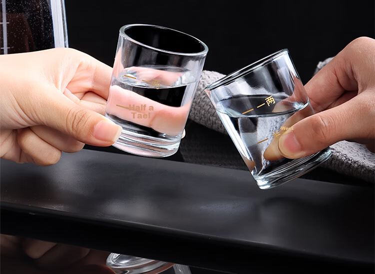 Baijie White Wine Cup Decanter with Gold Inlay and Scale, Strong Liquor Glass, 1 Liang Baijiu Cup, Set of 2 2