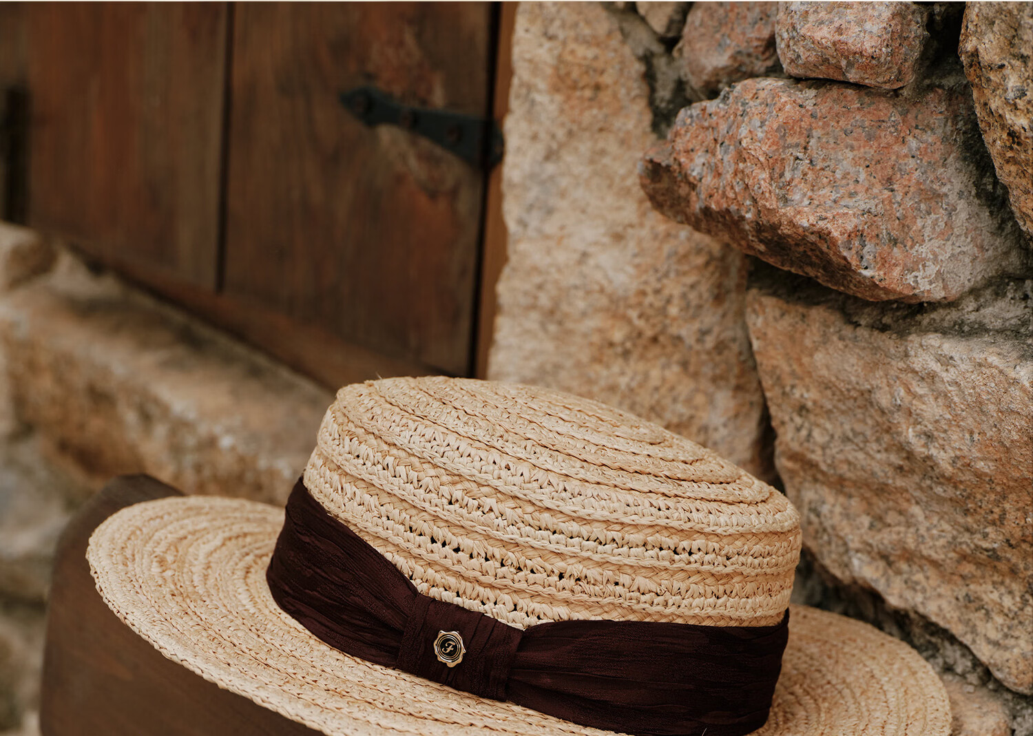 FANCET Women's Summer Hand-Crocheted Raffia Straw Breathable Sun Hat Vacation Lightweight Luxury Flat-Top Hat 5