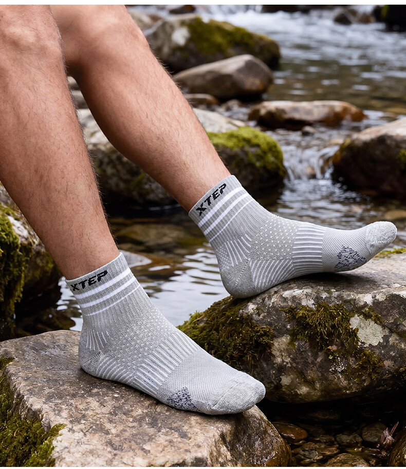 XTEP Men's Mid-Calf Sports Hiking Socks Comfortable Non-Slip Antibacterial Sweat-Absorbing Breathable Running Mountaineering Socks 9