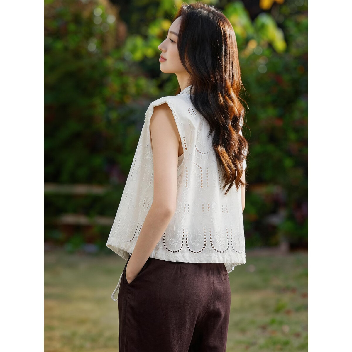 Demana Oxygen Pure Cotton Summer Elegant Lace Embroidered Hollow-out Short Shirt with Designed Collar for Women