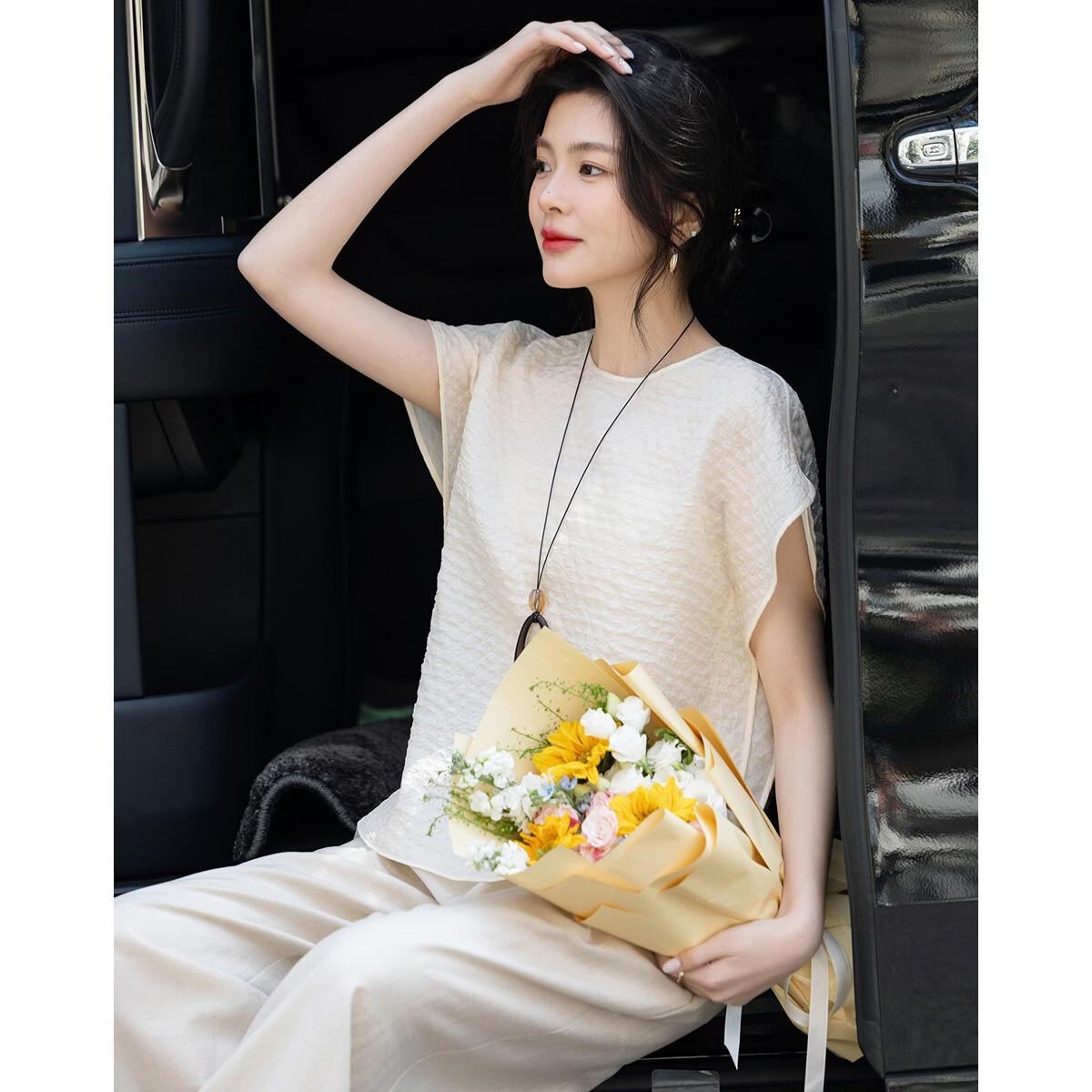 Demana Elegant Urban Summer Glossy Round Neck Drop Shoulder Short Sleeve Loose Slimming Concealed Shirt for Women High-End Feel