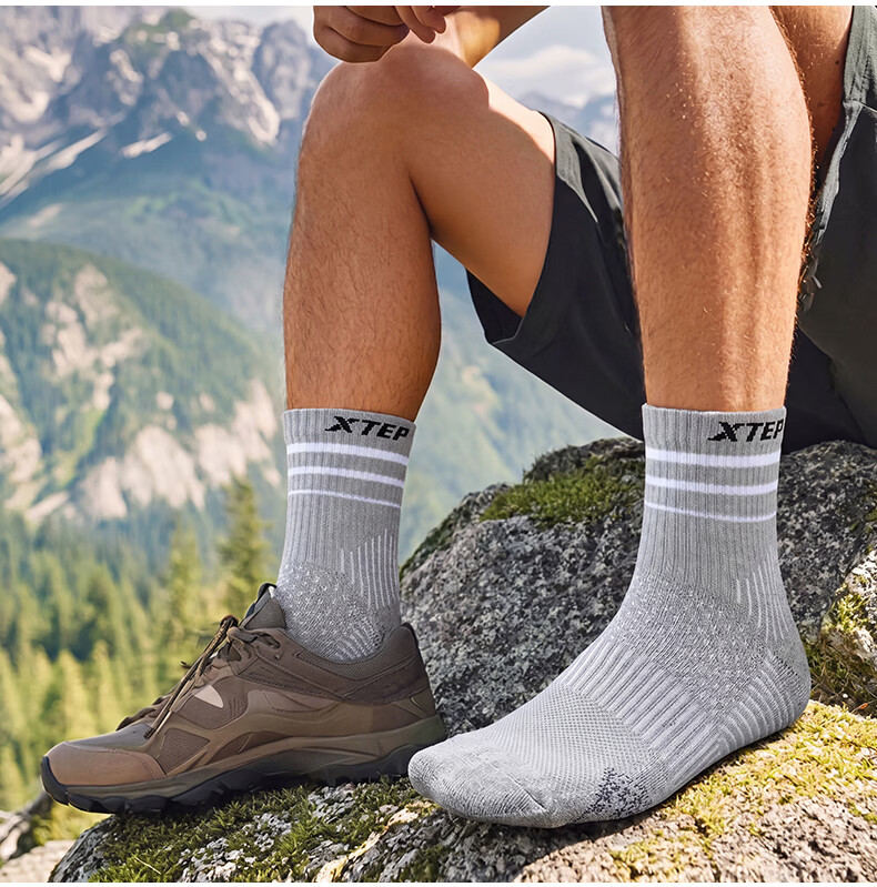 XTEP Men's Mid-Calf Sports Hiking Socks Comfortable Non-Slip Antibacterial Sweat-Absorbing Breathable Running Mountaineering Socks 6