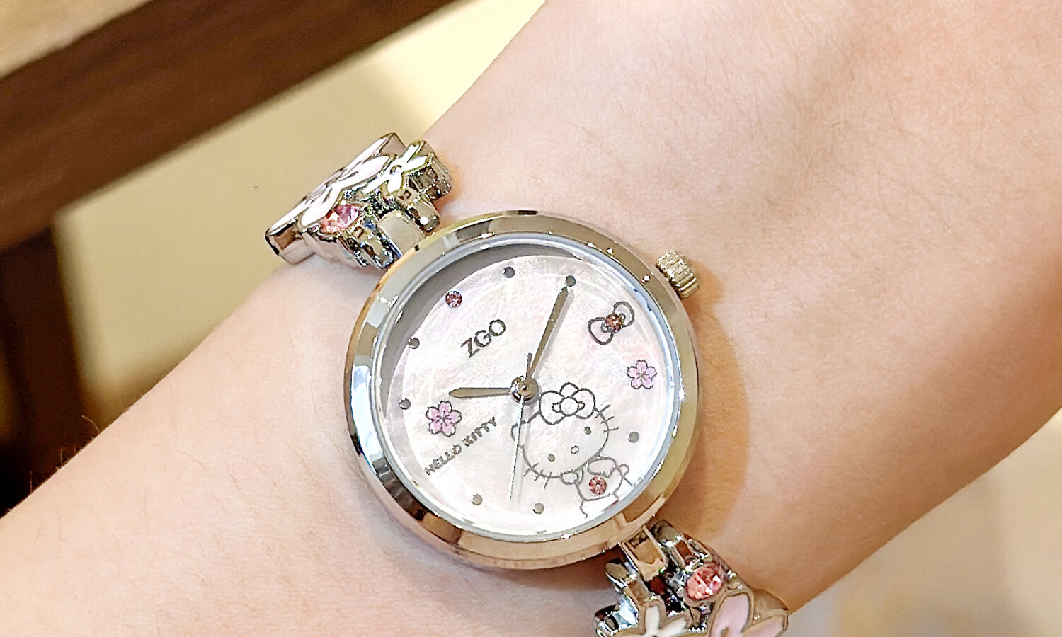 Hello Kitty Sanrio Watch, Small Dial for Middle And High School Students, Light Luxury Niche Bracelet Watch, Cinnamoroll Birthday Gift for Girlfriend 38