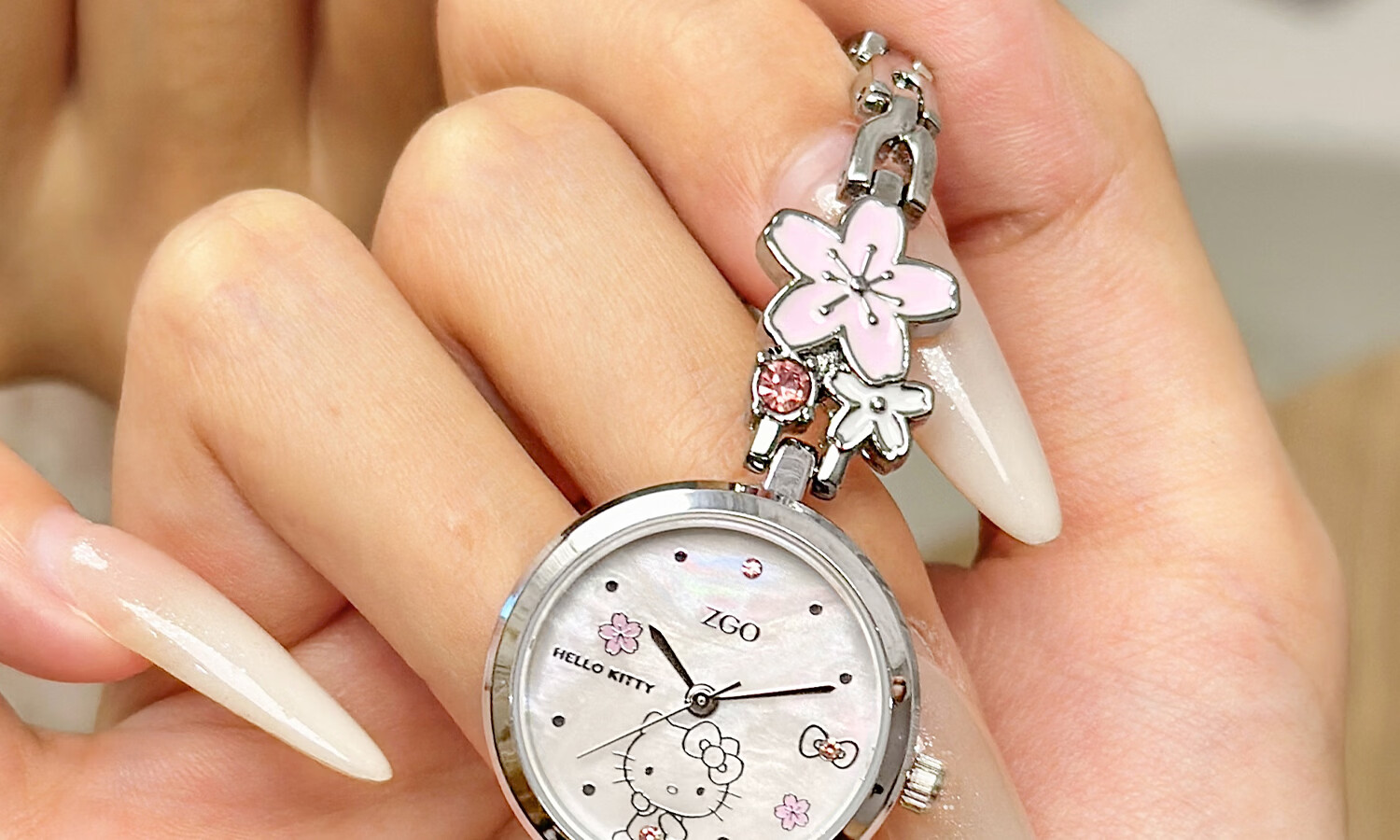 Hello Kitty Sanrio Watch, Small Dial for Middle And High School Students, Light Luxury Niche Bracelet Watch, Cinnamoroll Birthday Gift for Girlfriend 27