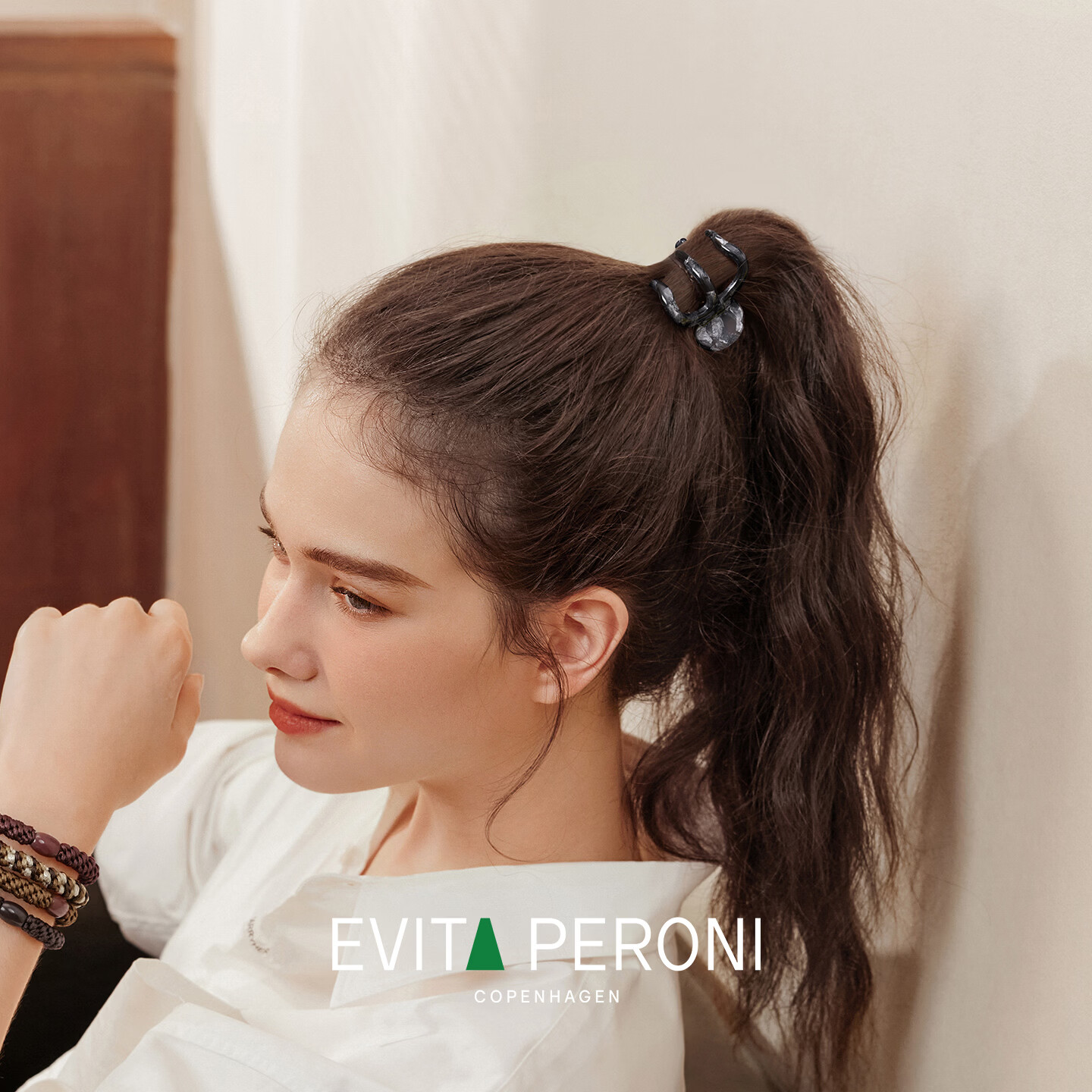 Evita Peroni High Ponytail Hair Claw Clip for Women, Non-Slip Hair Clip for Bun and Updo, Minimalist Hair Accessory, Shiny Gold Brown