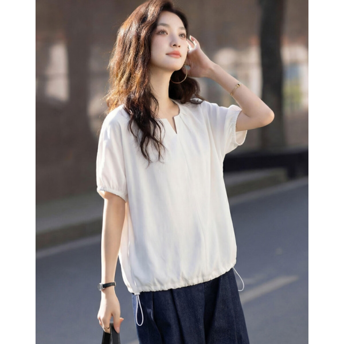 Demana [White Porcelain Plain Silk] Summer V-Neck Pleated Raglan Elastic Short Sleeve Loose Slim Shirt for Petite Women