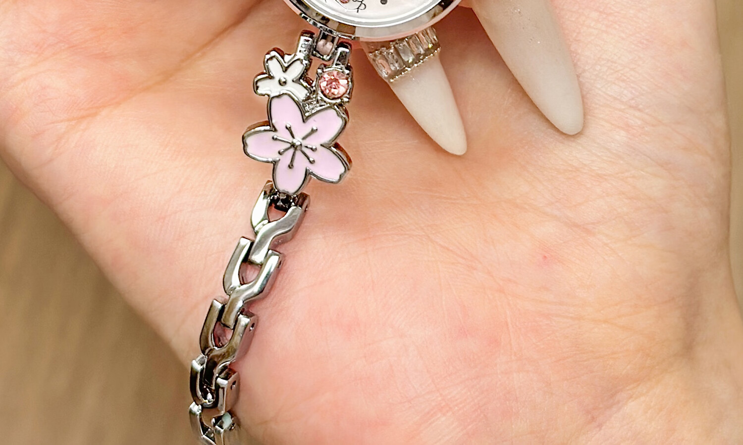 Hello Kitty Sanrio Watch, Small Dial for Middle And High School Students, Light Luxury Niche Bracelet Watch, Cinnamoroll Birthday Gift for Girlfriend 28