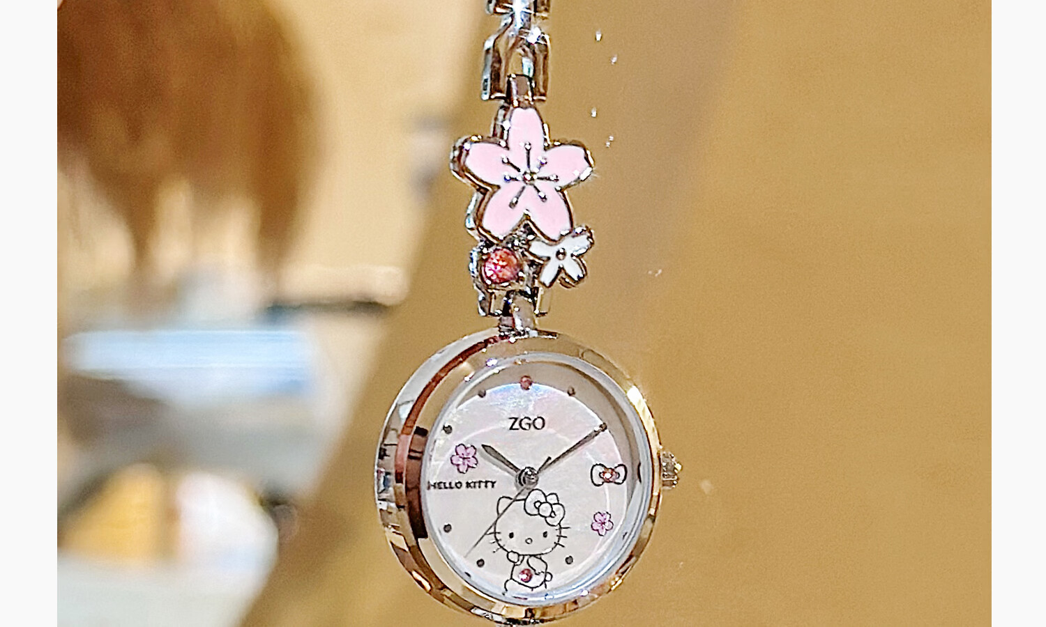 Hello Kitty Sanrio Watch, Small Dial for Middle And High School Students, Light Luxury Niche Bracelet Watch, Cinnamoroll Birthday Gift for Girlfriend 21