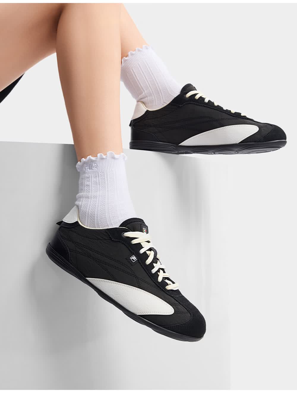 FILA Fila Soft Matte Shoes Yang Mi Same Style Football Style Training Shoes Women's New Sports Thin Sole Shoes 43