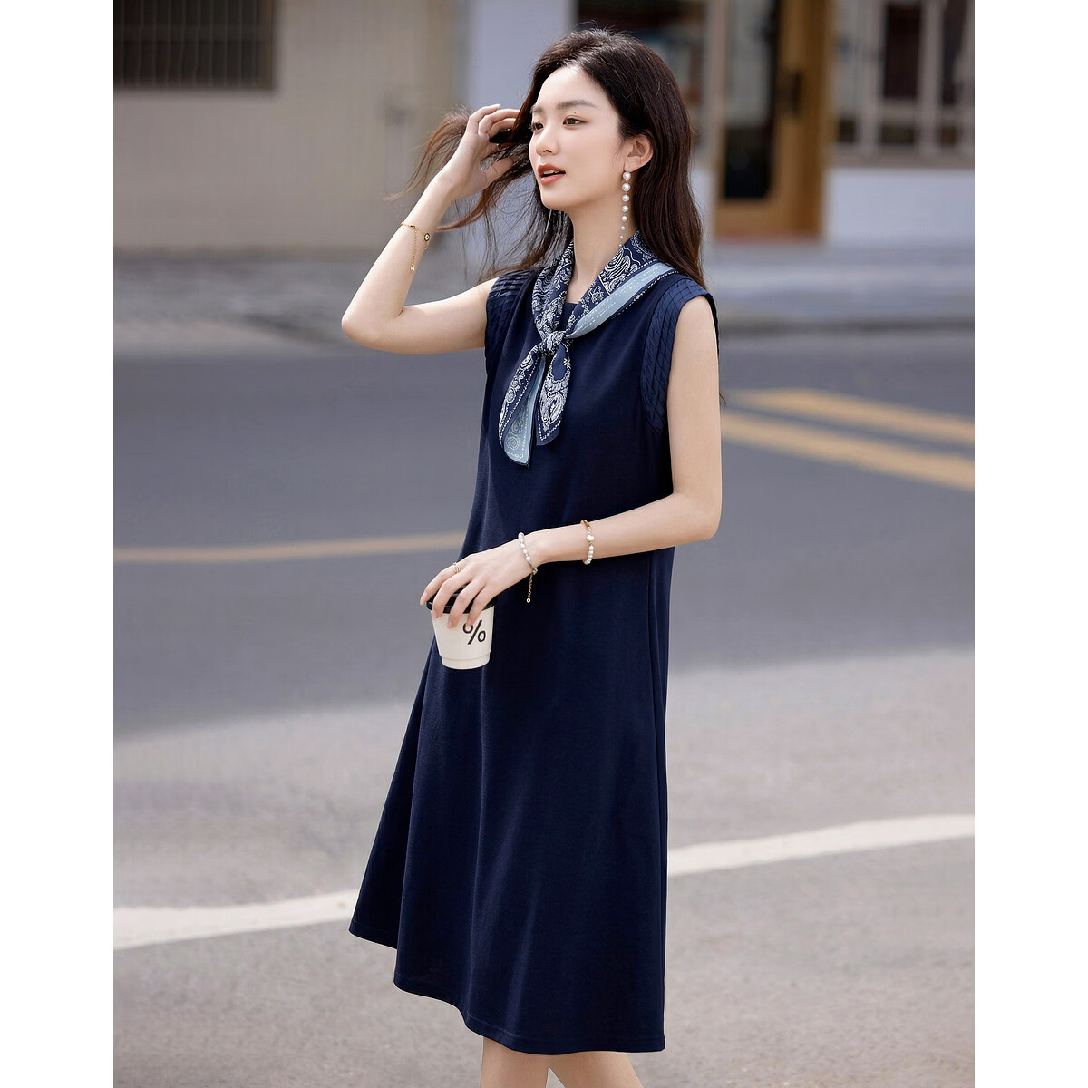 Demana Silent Breath Summer Elegant Urban Sleeveless Mid-Length Dress with Scarf and Pleated Round Neck Splicing