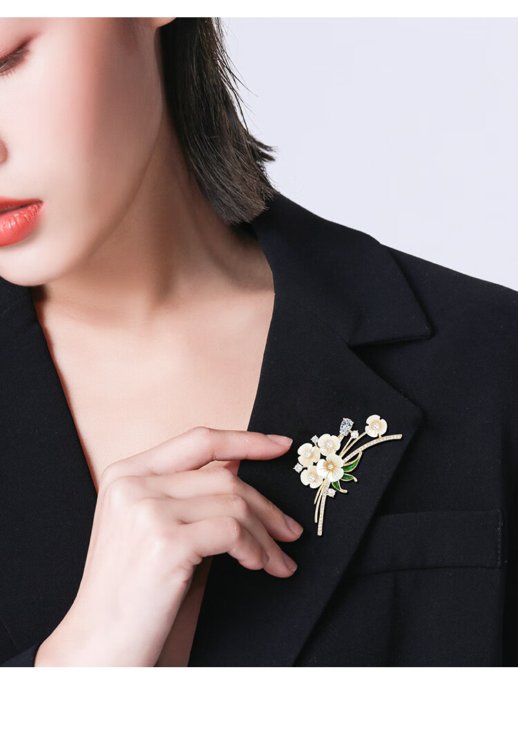 Qlady High-End Luxury Brand Brooch for Women, Anti-Exposure Pin, Suit Accessory, Mid-Autumn Festival Gift 9