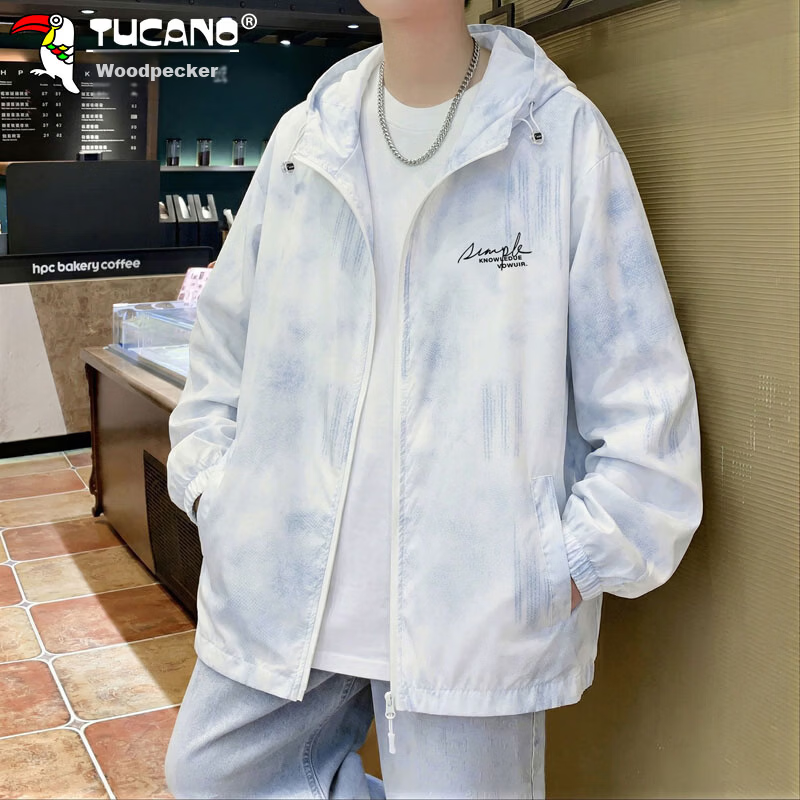 TUCANO Men's Summer Lightweight Windproof Sun Protection Ice Silk Breathable Hooded Outdoor Gradient Jacket Dark Blue M