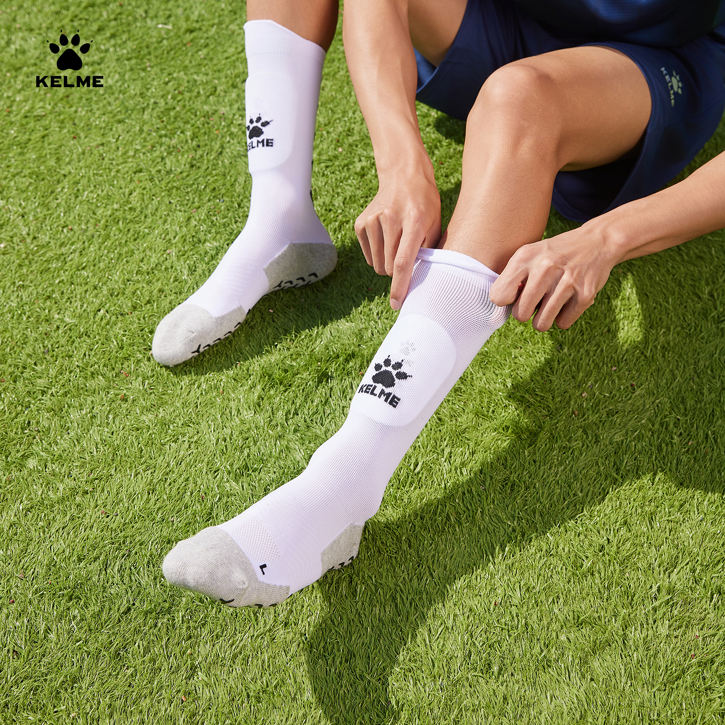 KELME Mid-Calf Non-Slip Silicone Socks Thickened Terry Bottom Football Basketball Running Socks Unisex White Black One Size