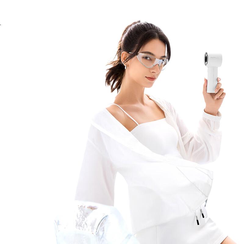 White Image 2