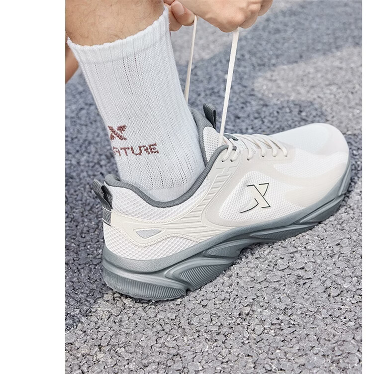 XTEP Running Shoes Men's Black Breathable Mesh Lightweight Shock Absorption Durable Casual Sneakers for Autumn and Summer 25
