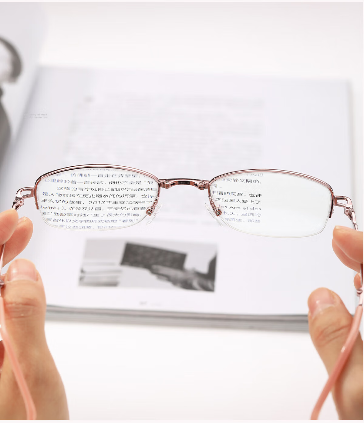 ZIPPO Women's Folding Portable Reading Glasses Fashion Imported Lenses HD Blue Light Blocking Red 8106 250° 17