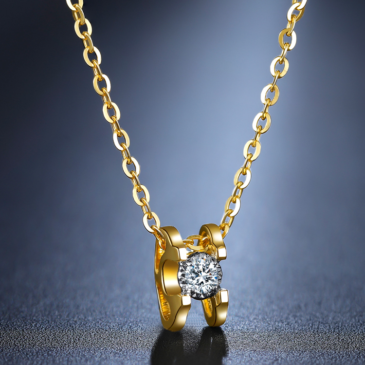 喜钻 白18k金气质大方牛头款钻石吊坠优雅彩金项链锁骨链坠4分