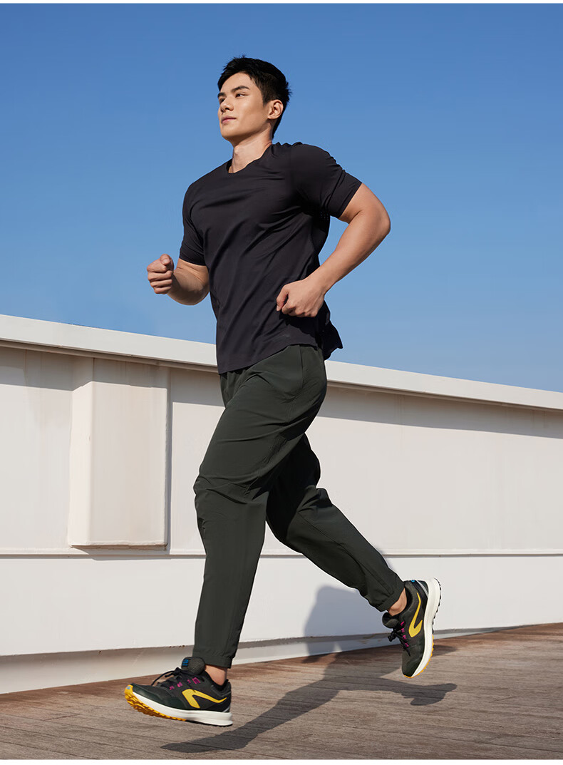 DECATHLON Men's Quick-Dry Short Sleeve T-Shirt, Loose-Fitting Training Top, Sports Tee 2501395 4