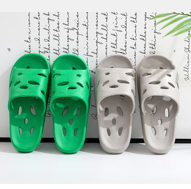 GUOLUOFEI Bathroom Slippers for Men And Women, Summer Indoor Shower Hollow Water-Evaporating EVA Bathroom Sandals, Black, Size 44-45 13