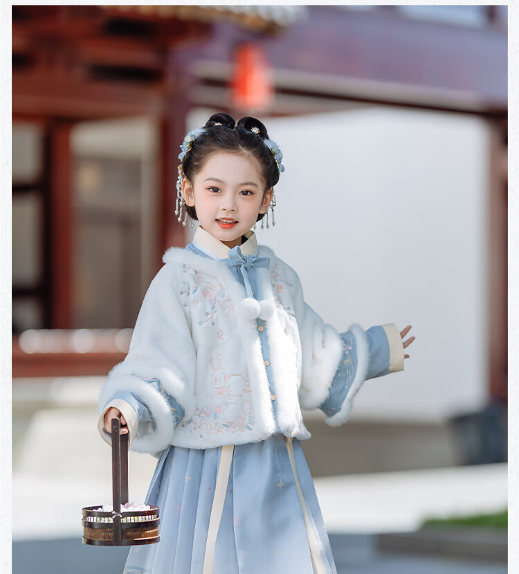 Qibo Girls' New Year Outfit, Winter Children's Hanfu, 2026 New Style Ming Dynasty Greeting Costume, Moon White Star, Size 100 12