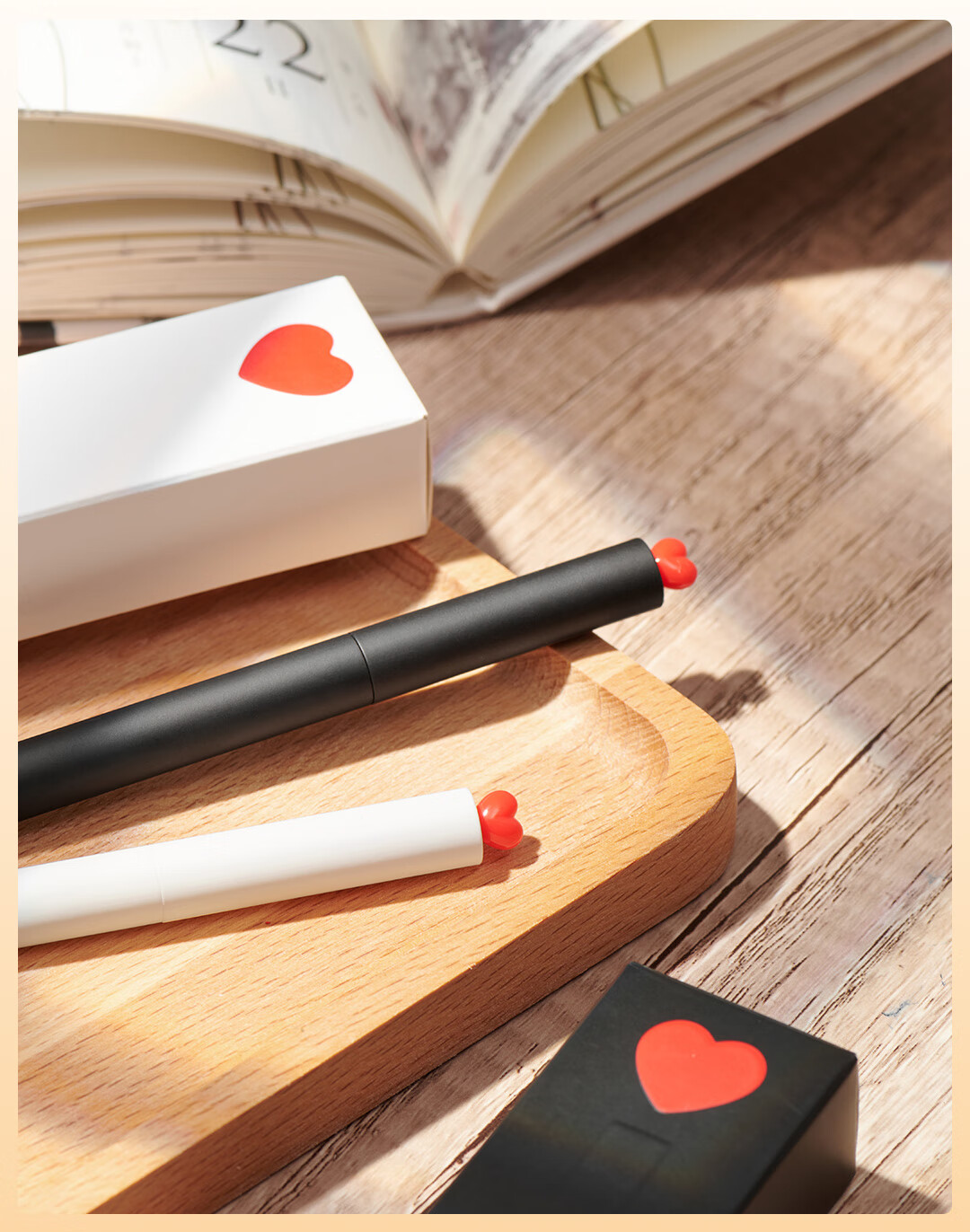 [Valentine's Day Gift] KACO Heart-Shaped Gel Pen, Stylish Rotating Refill, 0.5mm Black Pen, Signature Pen, Ink Pen, Exam Pen Set, Birthday Gift, One Set Each in Black And White 3