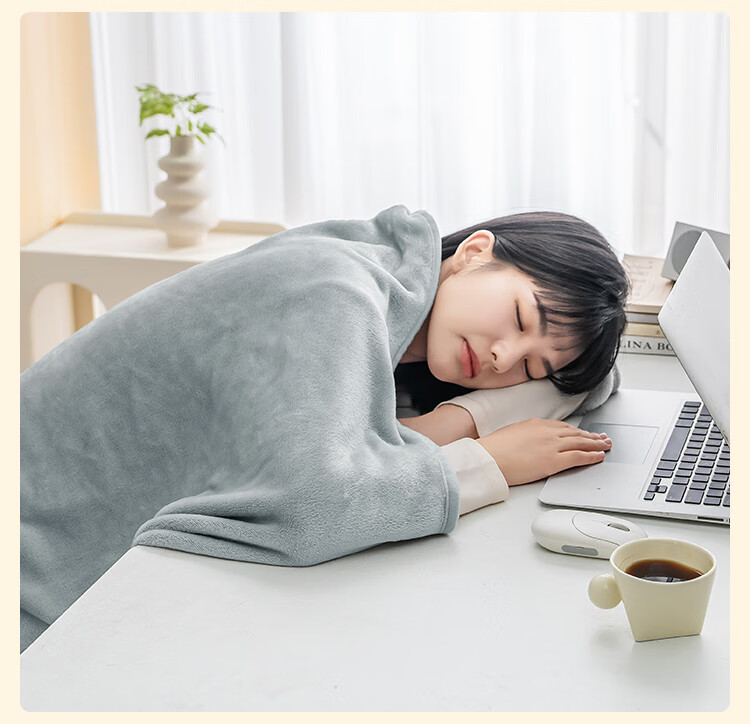 JD Original Cat Snuggle Blanket, Flannel Cat-Feel Class A Quilt, Summer Nap Air Conditioning Blanket, Sofa Throw, Xiao Hui Hui, 1x1.4m 12