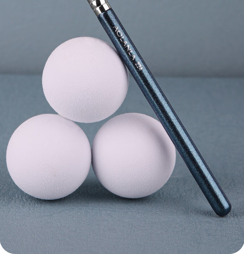 AOLANLA Pearl Blue Medium-Sized Eyeshadow Brush No. 239, Eye Base Blending And Coloring Brush, Animal Wool Single Makeup Brush 13