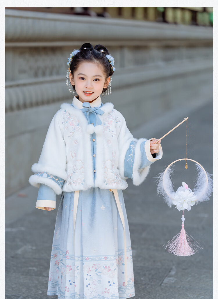 Qibo Girls' New Year Outfit, Winter Children's Hanfu, 2026 New Style Ming Dynasty Greeting Costume, Moon White Star, Size 100 16