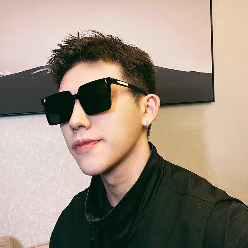 LESCA LUNETIER Simple Square Sunglasses, Trendy Men's Style, High-Definition Driving UV Protection Sunglasses for Women, Glossy Black 3