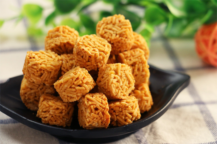 康泽源 哆啦a梦休闲零食独立小包装 辣味拉面丸子火鸡丸子168g/袋