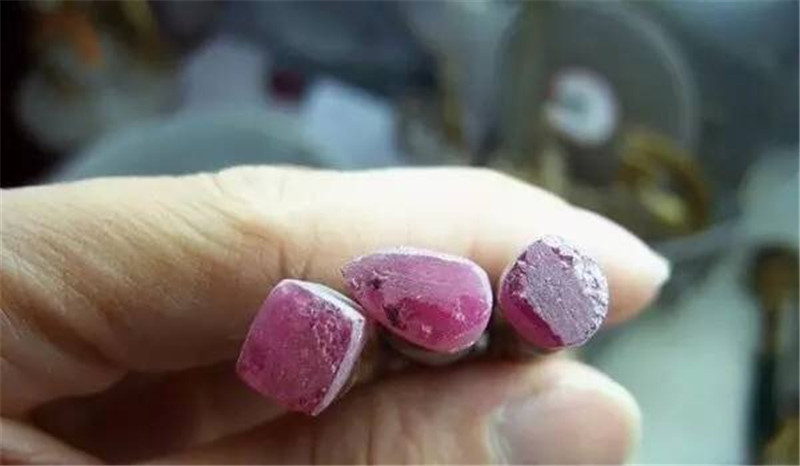 非洲天然红宝石原石原矿 矿区直供无烧制无填充彩宝原料 100克