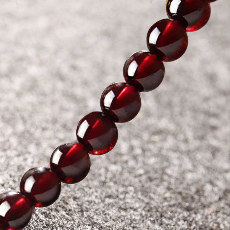 Fenghuangniepan Natural Genuine Garnet Bracelet for Women with Lucky Beads, Multi-Strand Bracelet, Birthday Gift for Mom And Elders, Practical And High-End