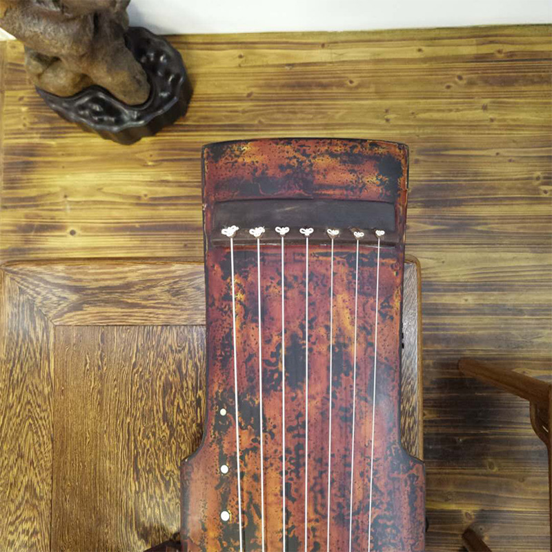 琴弦采用乐圣标准尼龙钢丝弦,琴弦上好之后,蝇头在同一根直线上.