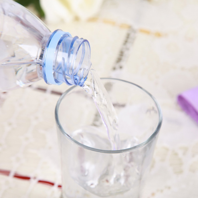 依云（evian）法国原装进口天然矿泉水500mlx24瓶(软瓶)饮用水新老包装随机发货