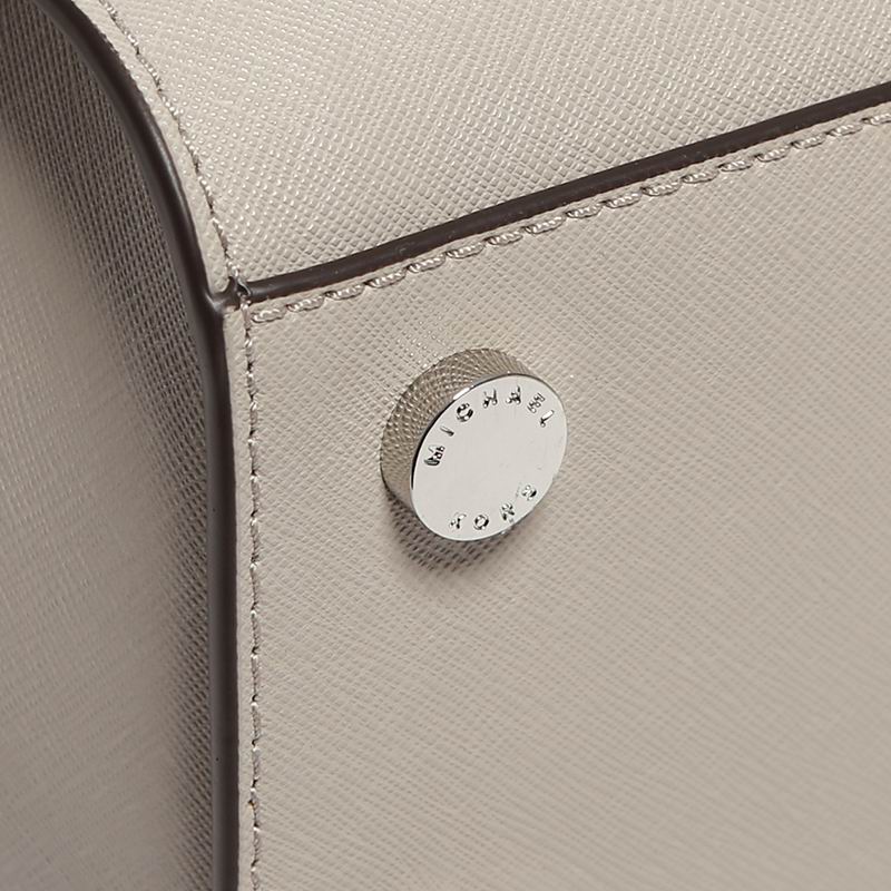 科尔斯 产地:中国 款式:女款 颜色:杏仁色 材质:牛皮 尺寸:下长约:28