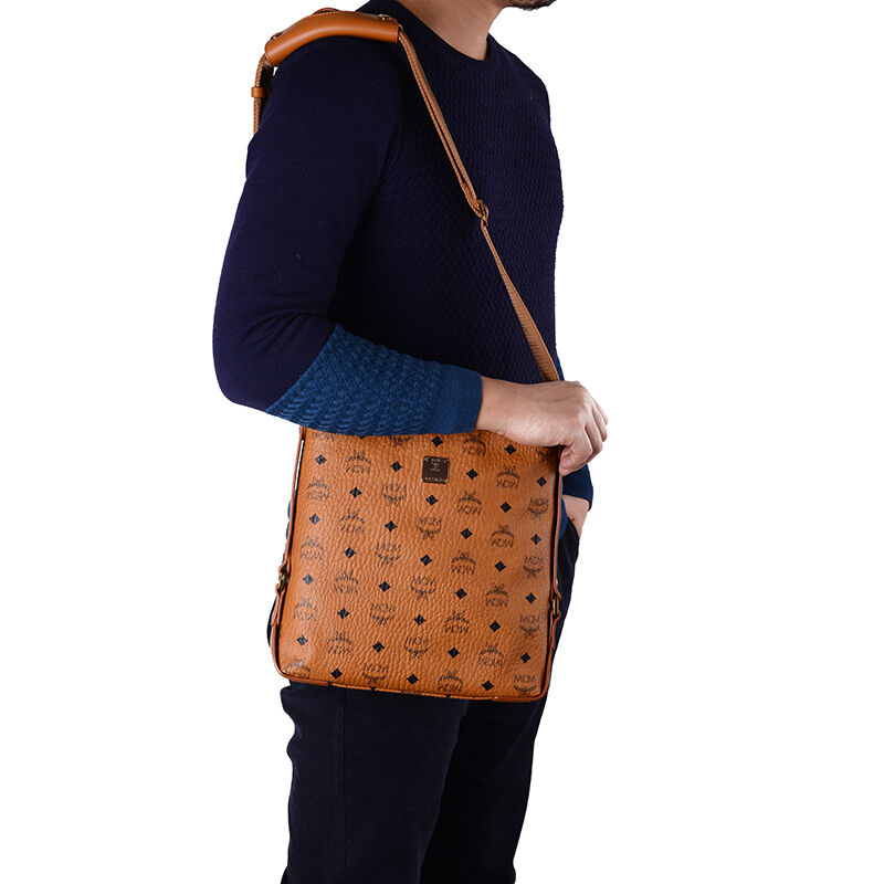 mcm男士棕色pvc配皮单肩斜挎包